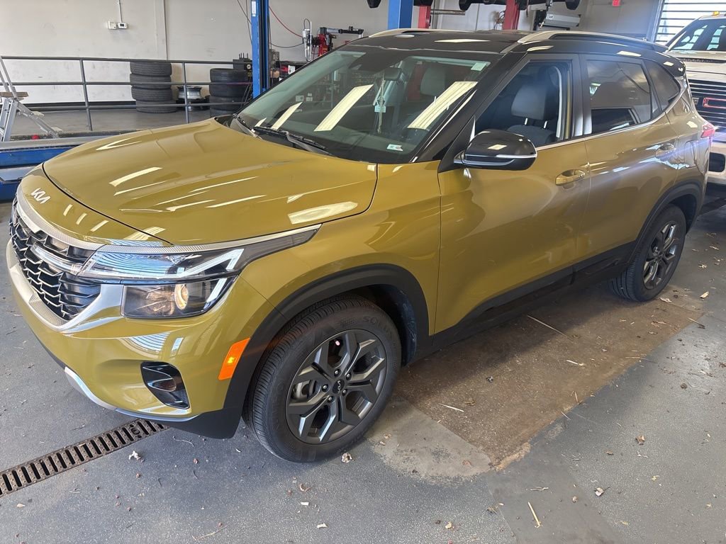 Used 2024 Kia Seltos S image 2