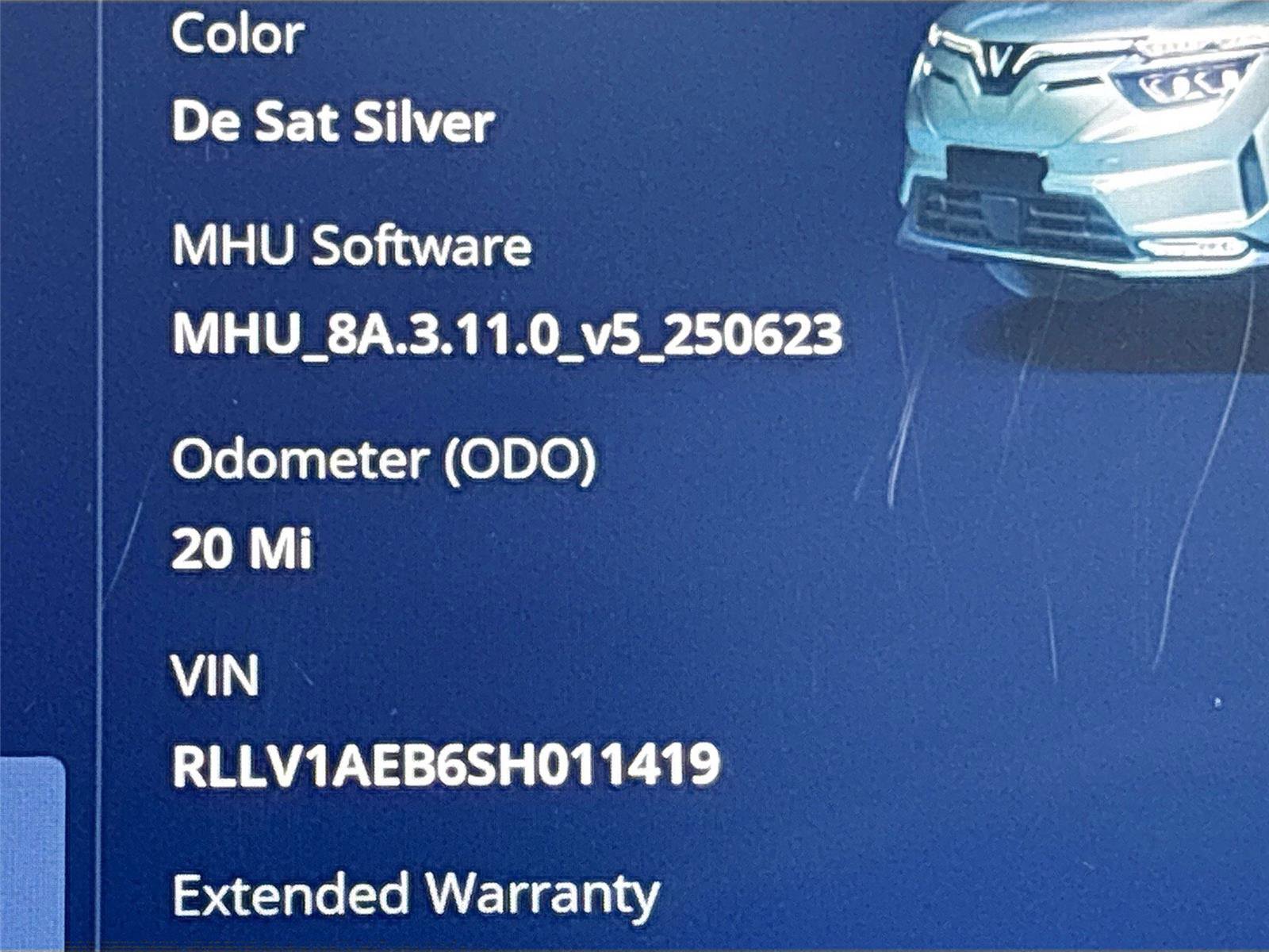 New 2025 VinFast VF 8 Eco image 12