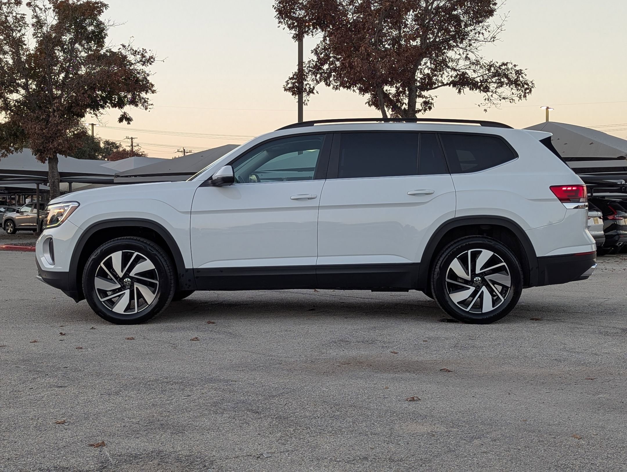 Used 2025 Volkswagen Atlas SE image 7