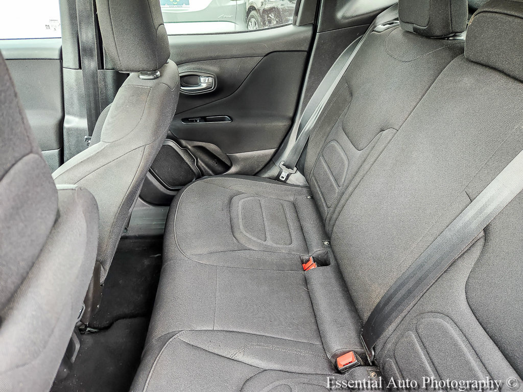 Used 2019 Jeep Renegade Latitude FWD image 8