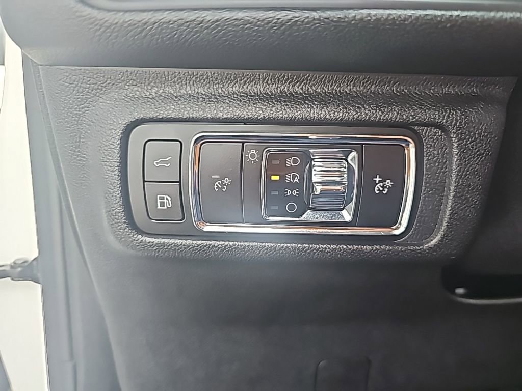 Used 2025 Lincoln Corsair Grand Touring w/ Equipment Group 301A AWD/4WD image 22