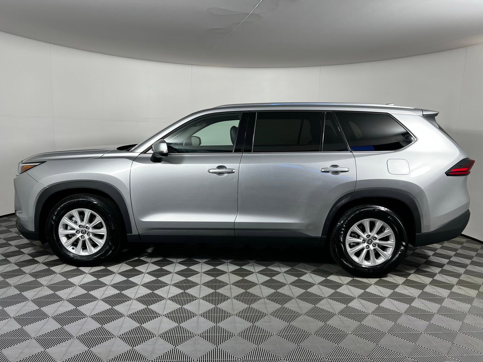 Certified 2025 Toyota Grand Highlander AWD image 8