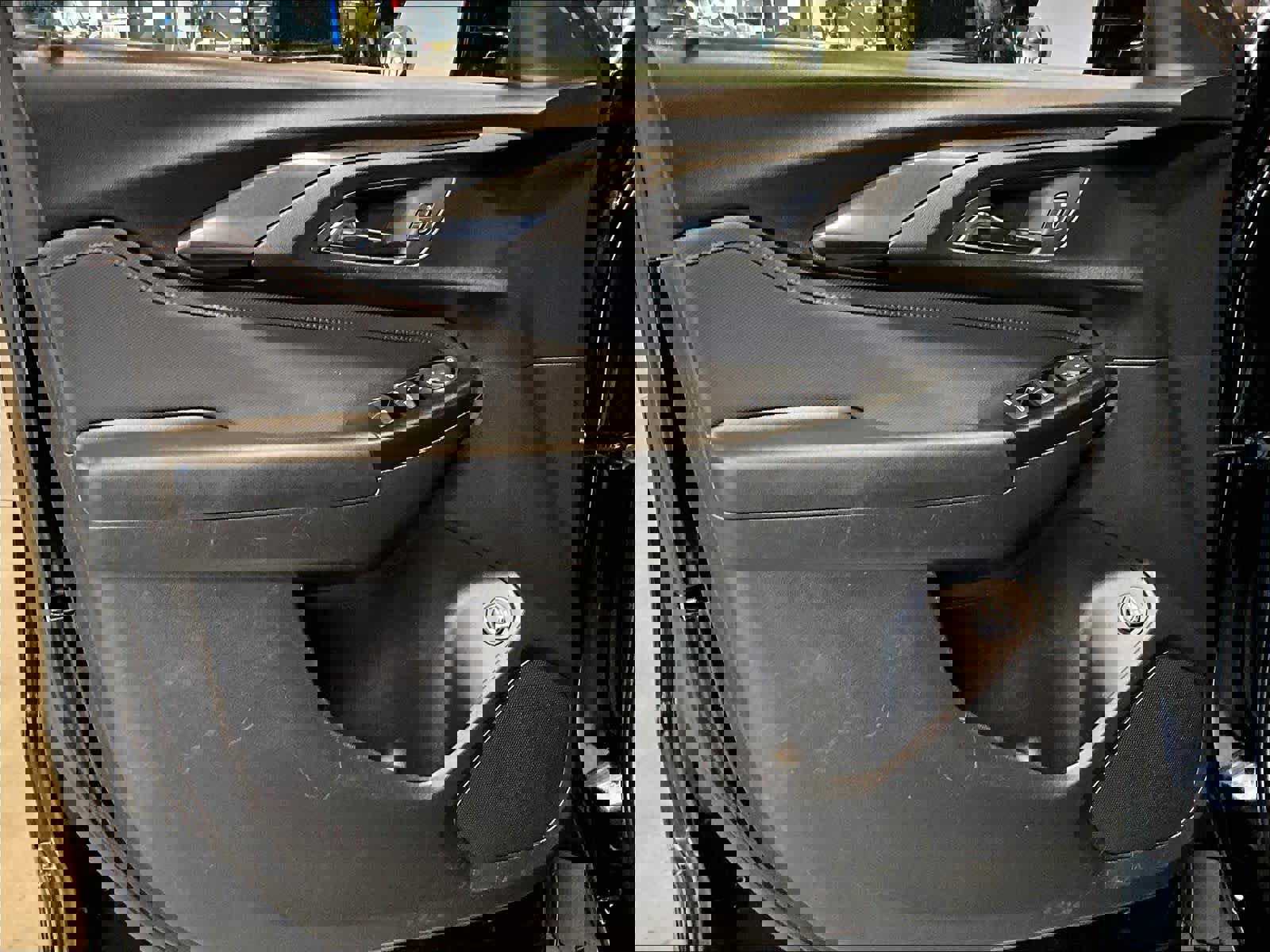 Used 2023 Chevrolet TrailBlazer RS w/ Sun and Liftgate Package image 9