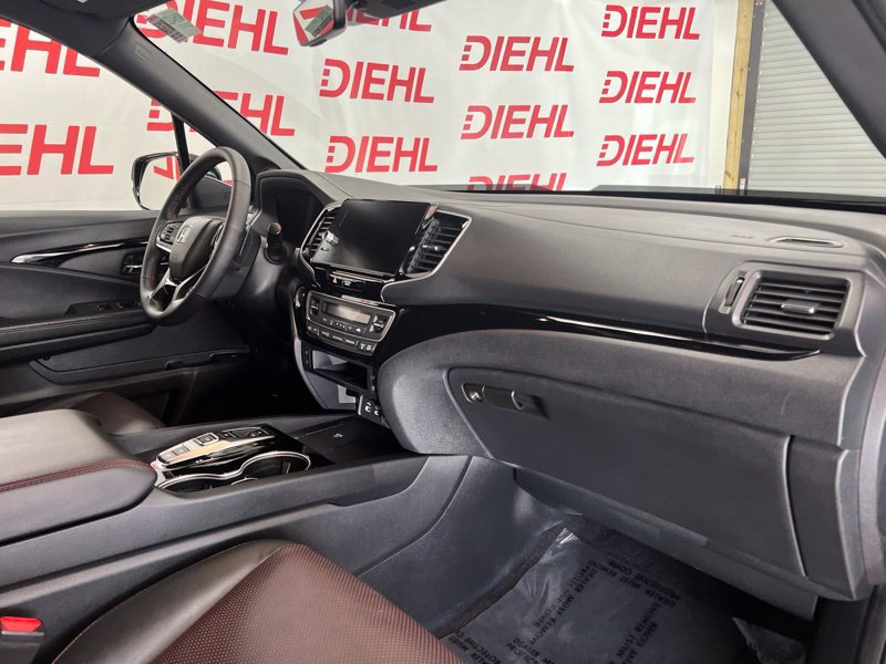 Used 2025 Honda Ridgeline Black Edition image 13