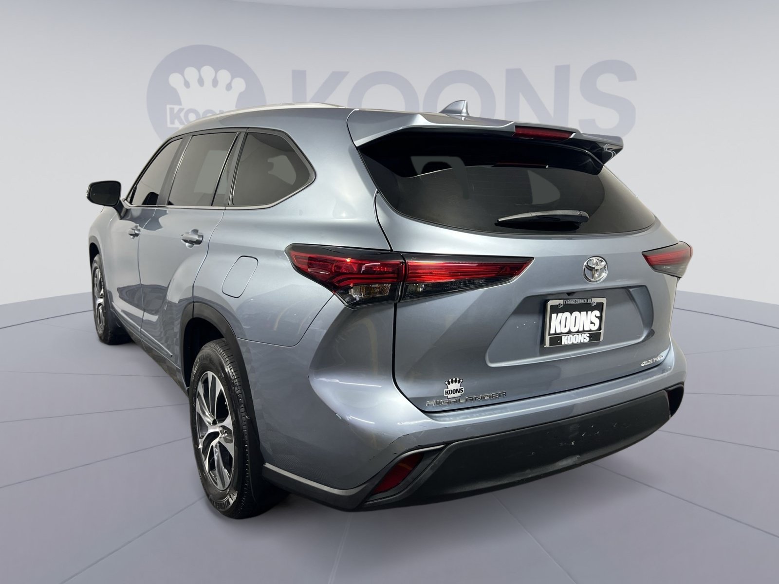 Used 2023 Toyota Highlander XLE AWD/4WD image 4
