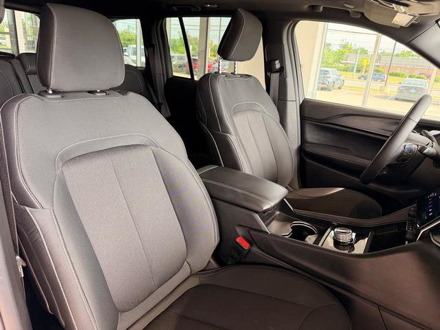Used 2024 Jeep Grand Cherokee Laredo X w/ Luxury Tech Group I AWD/4WD image 24