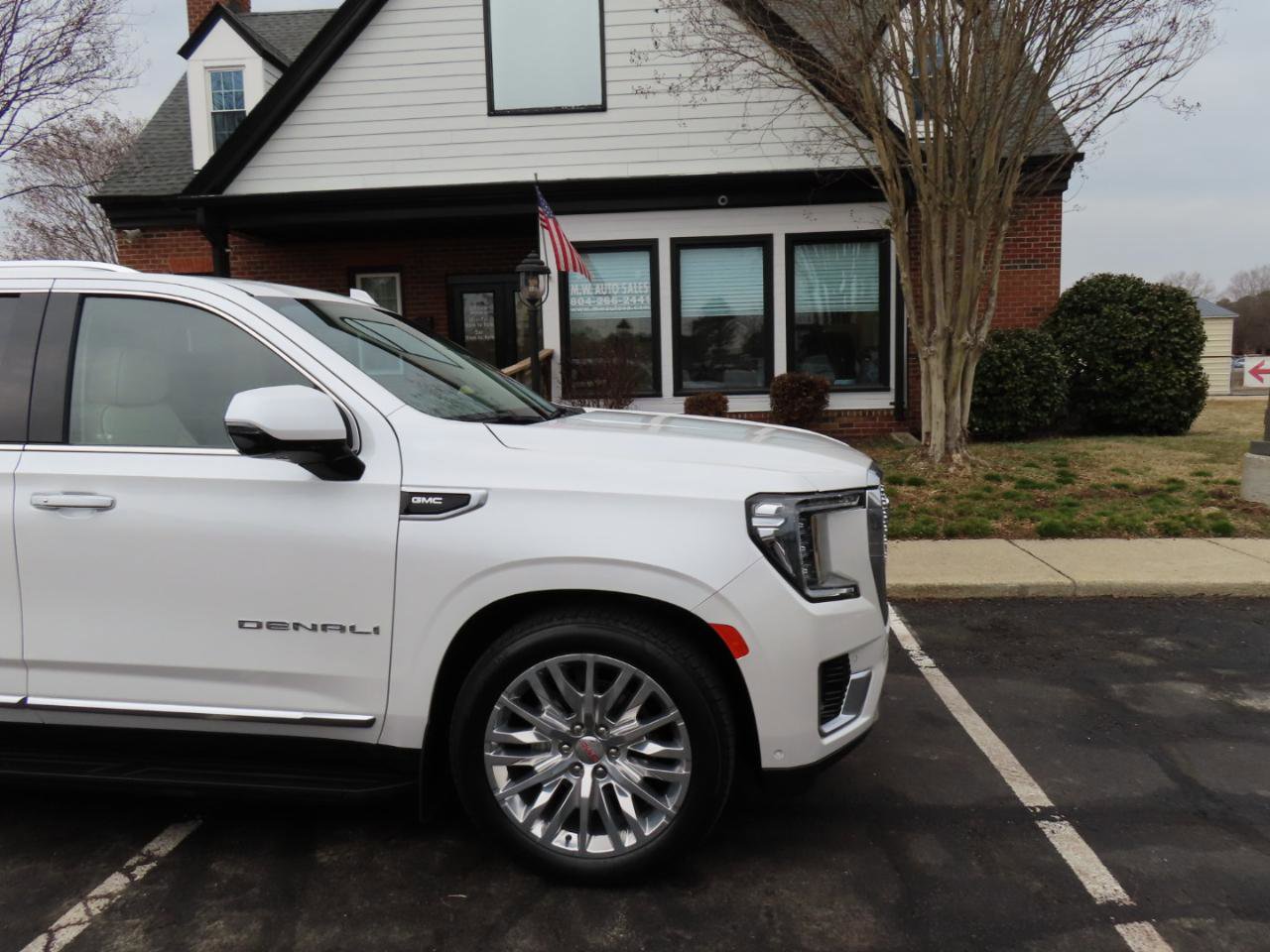 Used 2024 GMC Yukon Denali w/ Advanced Technology Package image 10