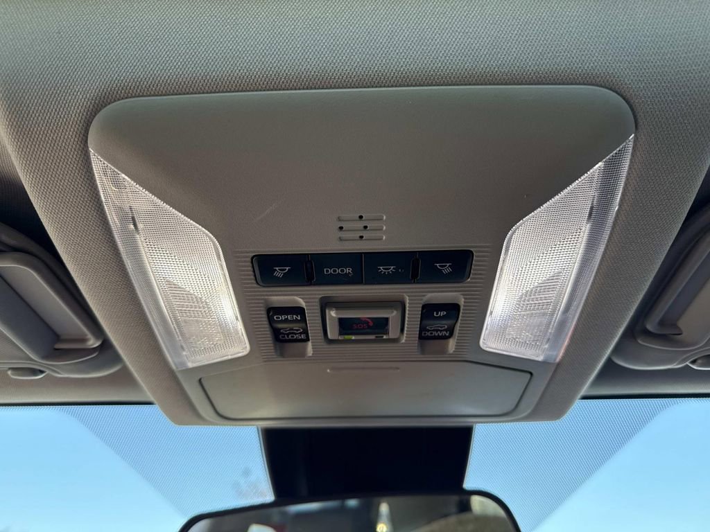 Used 2022 Toyota RAV4 XLE w/ Convenience Package image 46