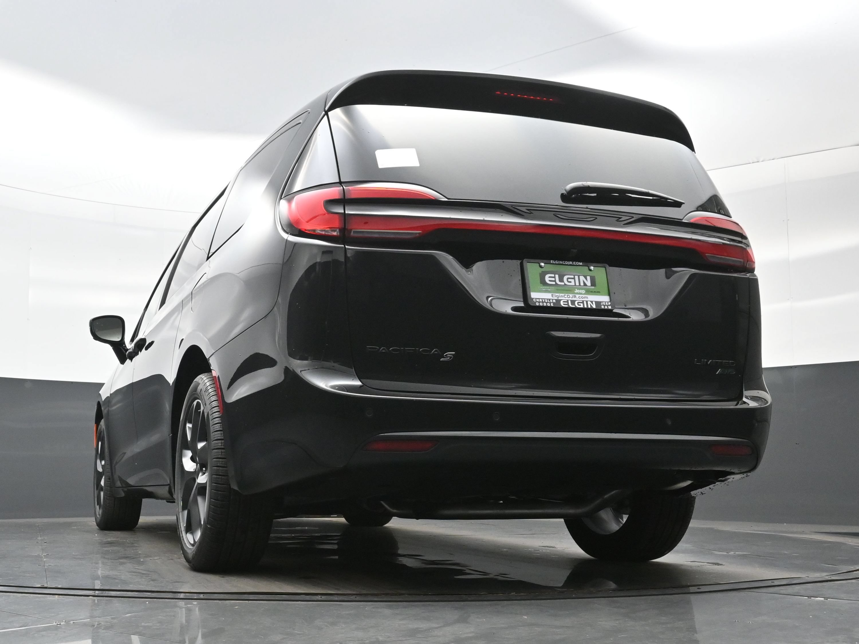 New 2027 Chrysler Pacifica Limited AWD/4WD image 17