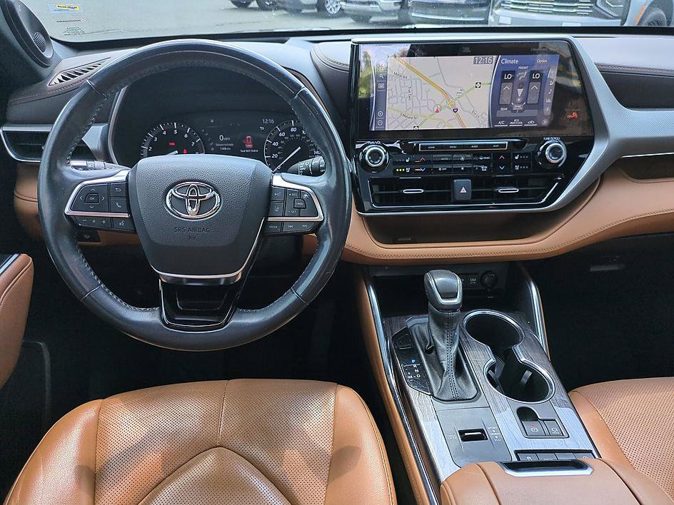 Used 2021 Toyota Highlander Platinum FWD image 31