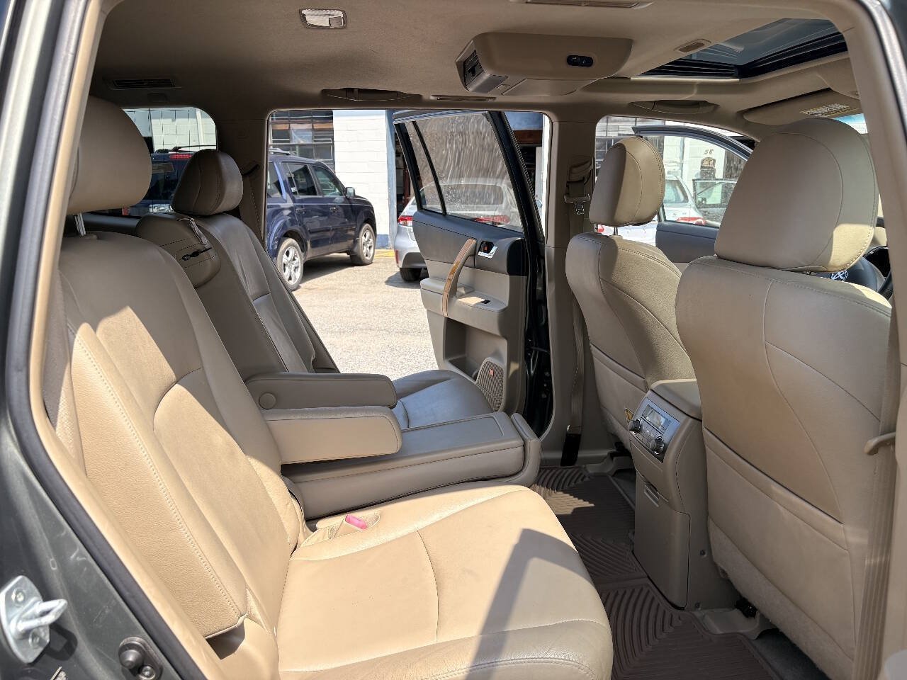 Used 2010 Toyota Highlander Limited AWD/4WD image 24