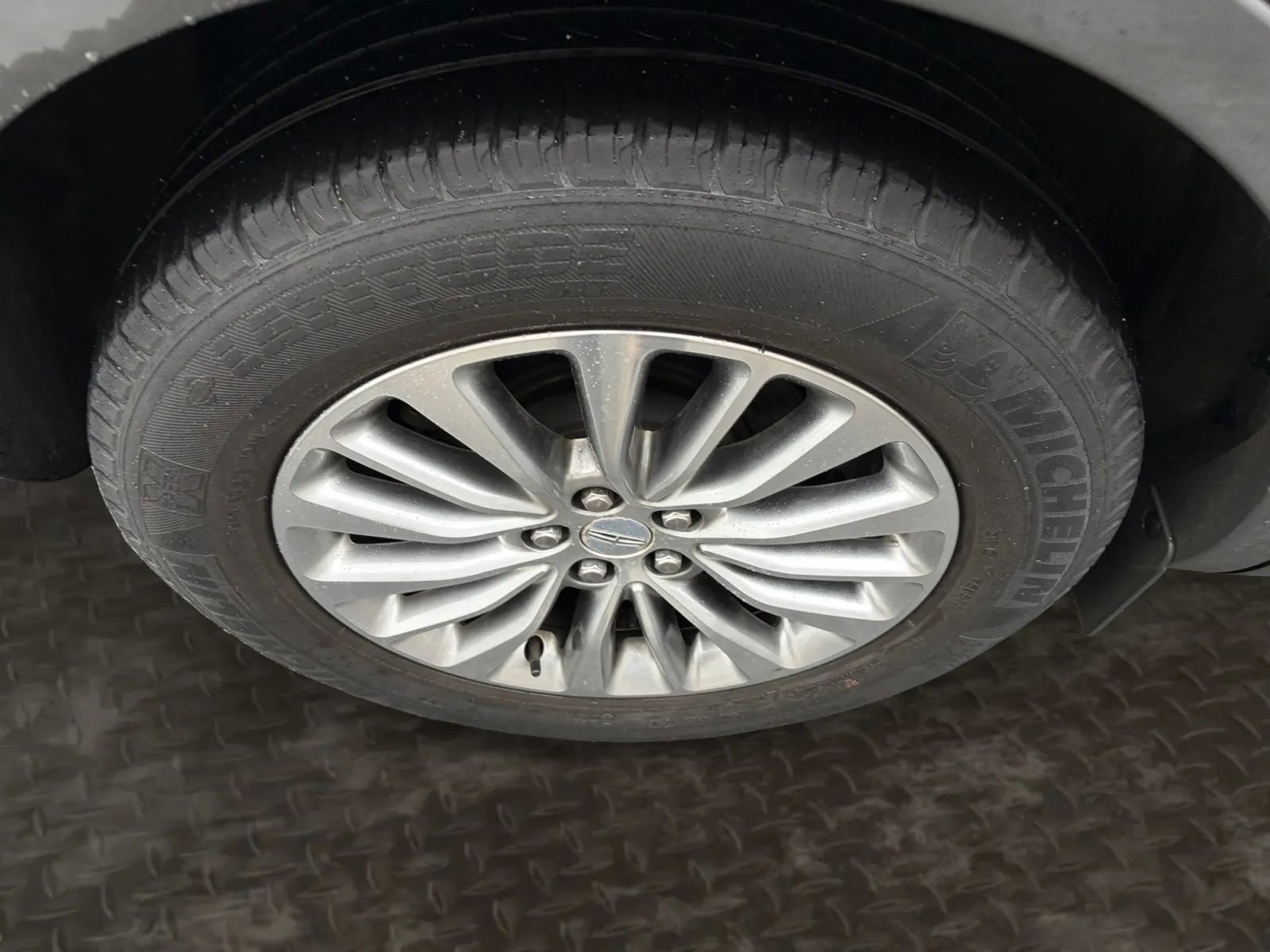 Used 2018 Lincoln MKX Select w/ Select Plus Package image 33