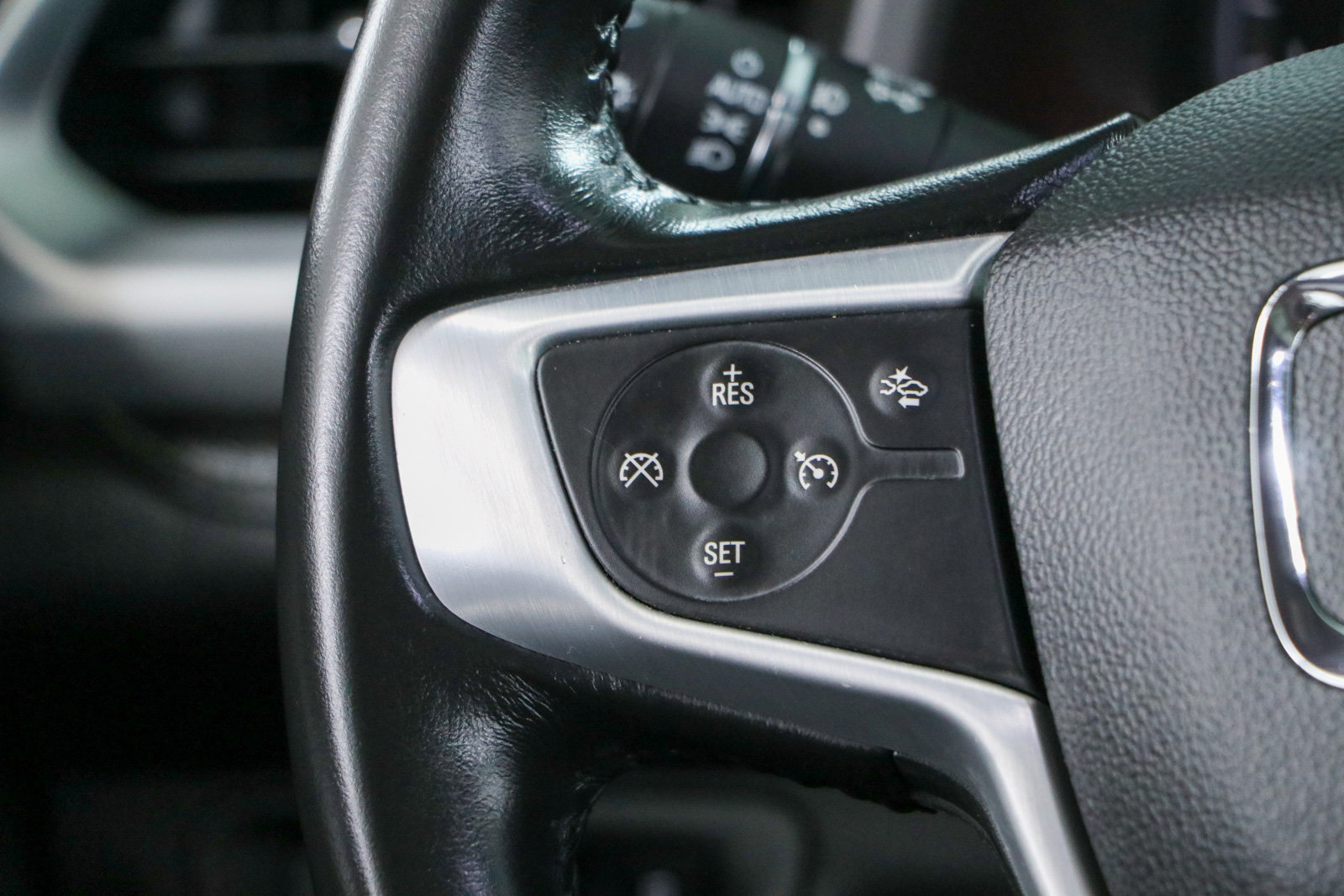Used 2018 GMC Acadia SLT FWD image 13