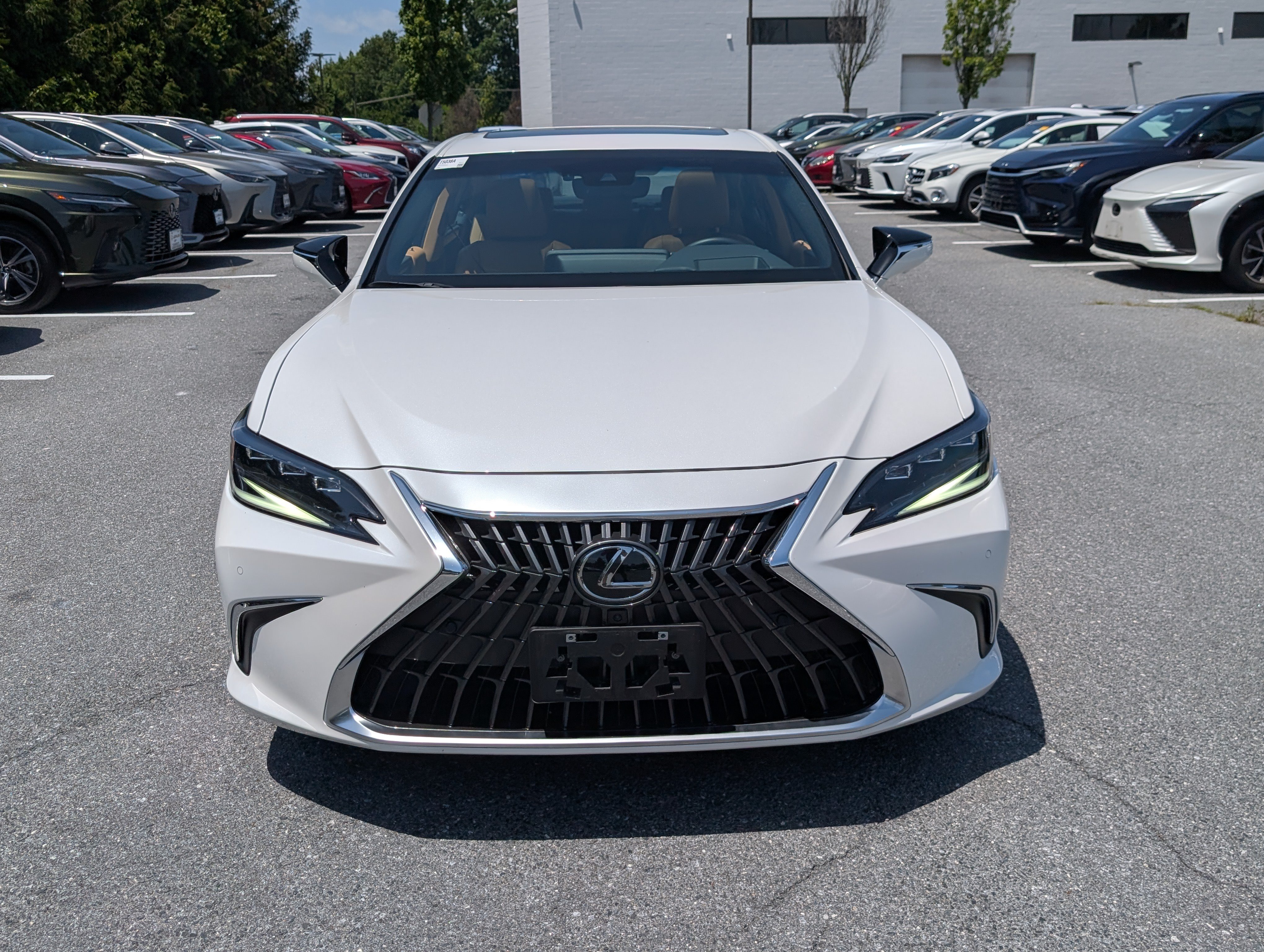 Used 2024 Lexus ES 300h Ultra Luxury w/ Accessory Package (Z2) FWD image 8