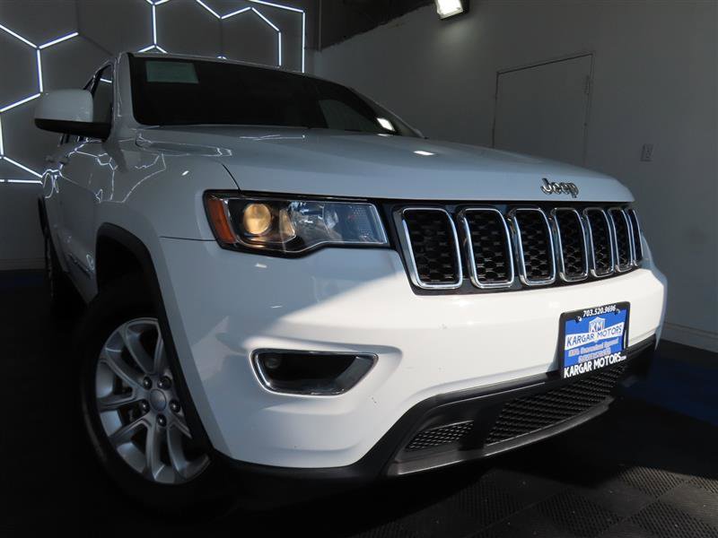 Used 2021 Jeep Grand Cherokee Laredo image 3