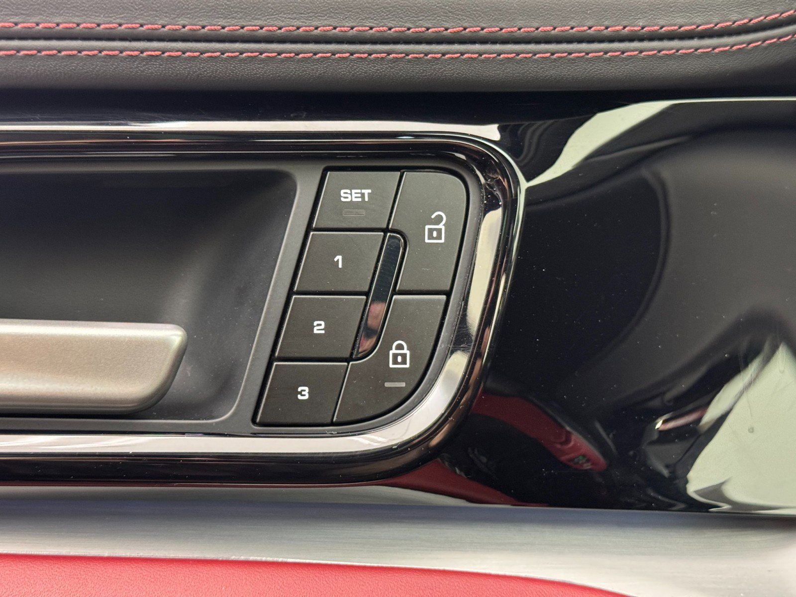 Used 2024 Porsche Panamera image 18