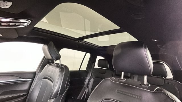 Used 2023 Jeep Grand Cherokee Overland AWD/4WD image 13