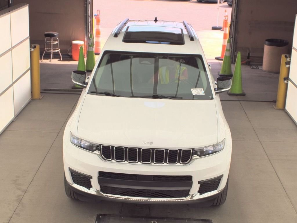 Used 2023 Jeep Grand Cherokee L Limited AWD/4WD image 3