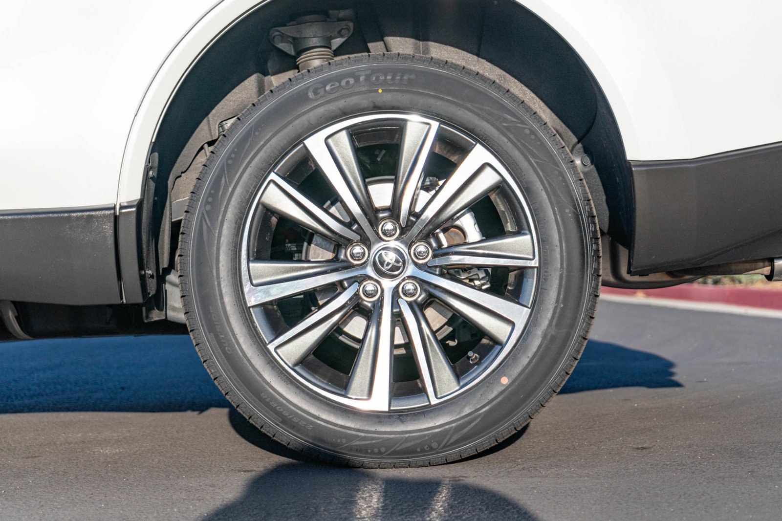 Certified 2024 Toyota Venza LE AWD/4WD image 6