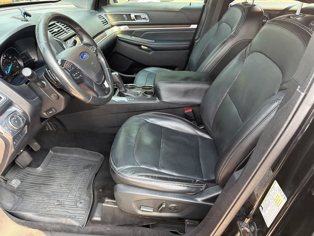Used 2017 Ford Explorer Limited w/ Equipment Group 301A FWD image 10