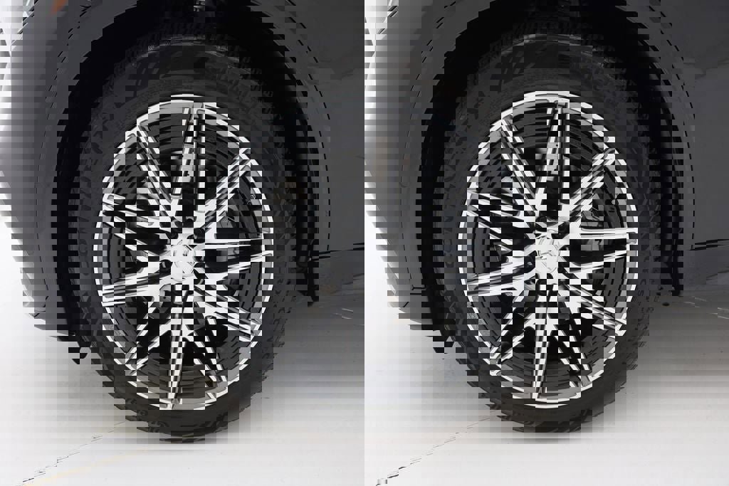 Used 2025 Mercedes-Benz GLC 43 AMG 4MATIC image 12