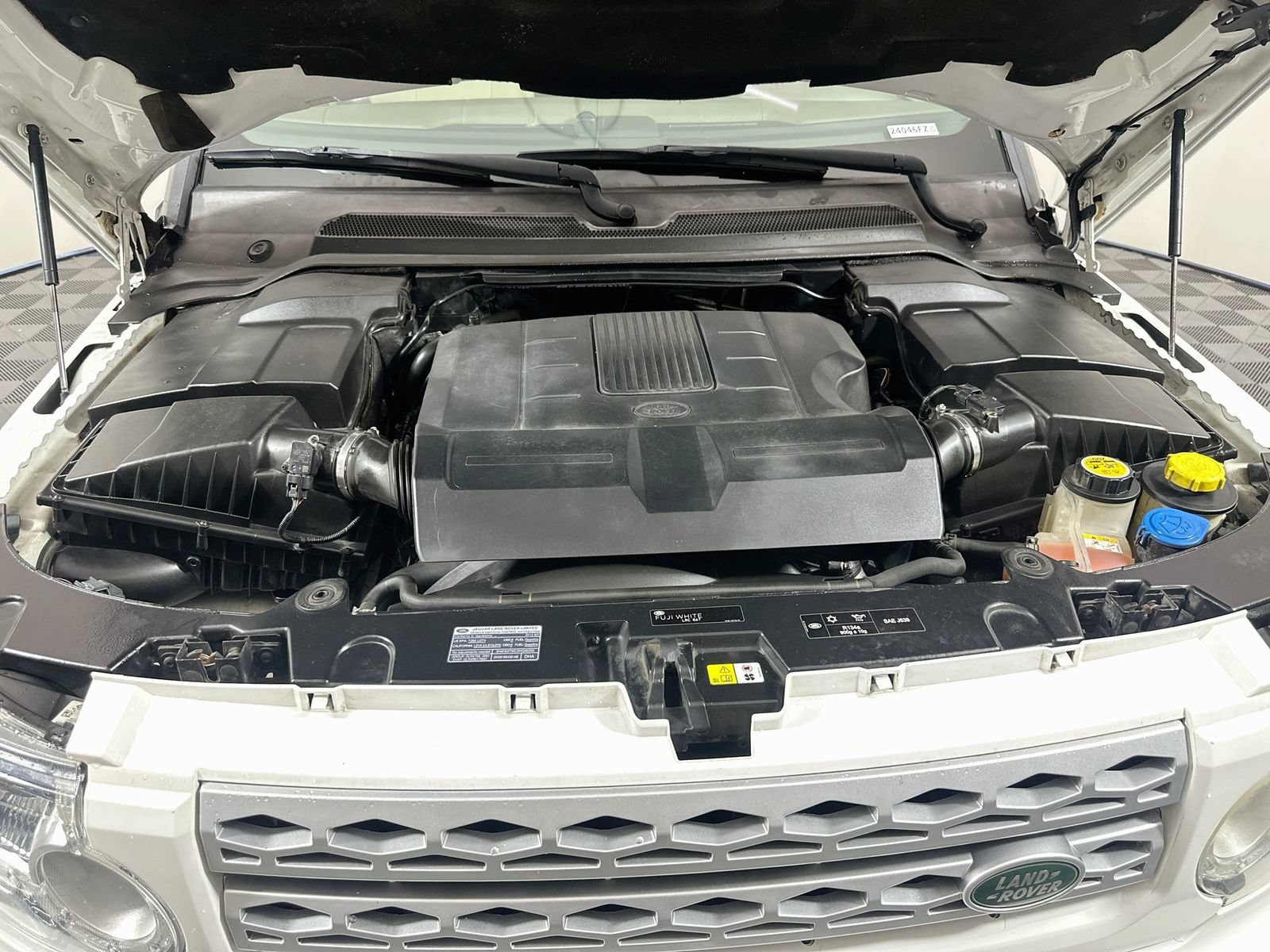 Used 2013 Land Rover LR4 HSE AWD/4WD image 32
