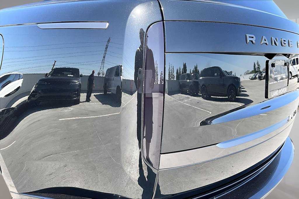 Certified 2025 Land Rover Range Rover SE AWD/4WD image 21