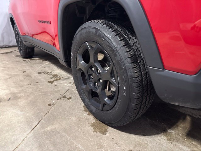 Used 2023 Jeep Compass Trailhawk w/ Trailhawk Convenience Group AWD/4WD image 18