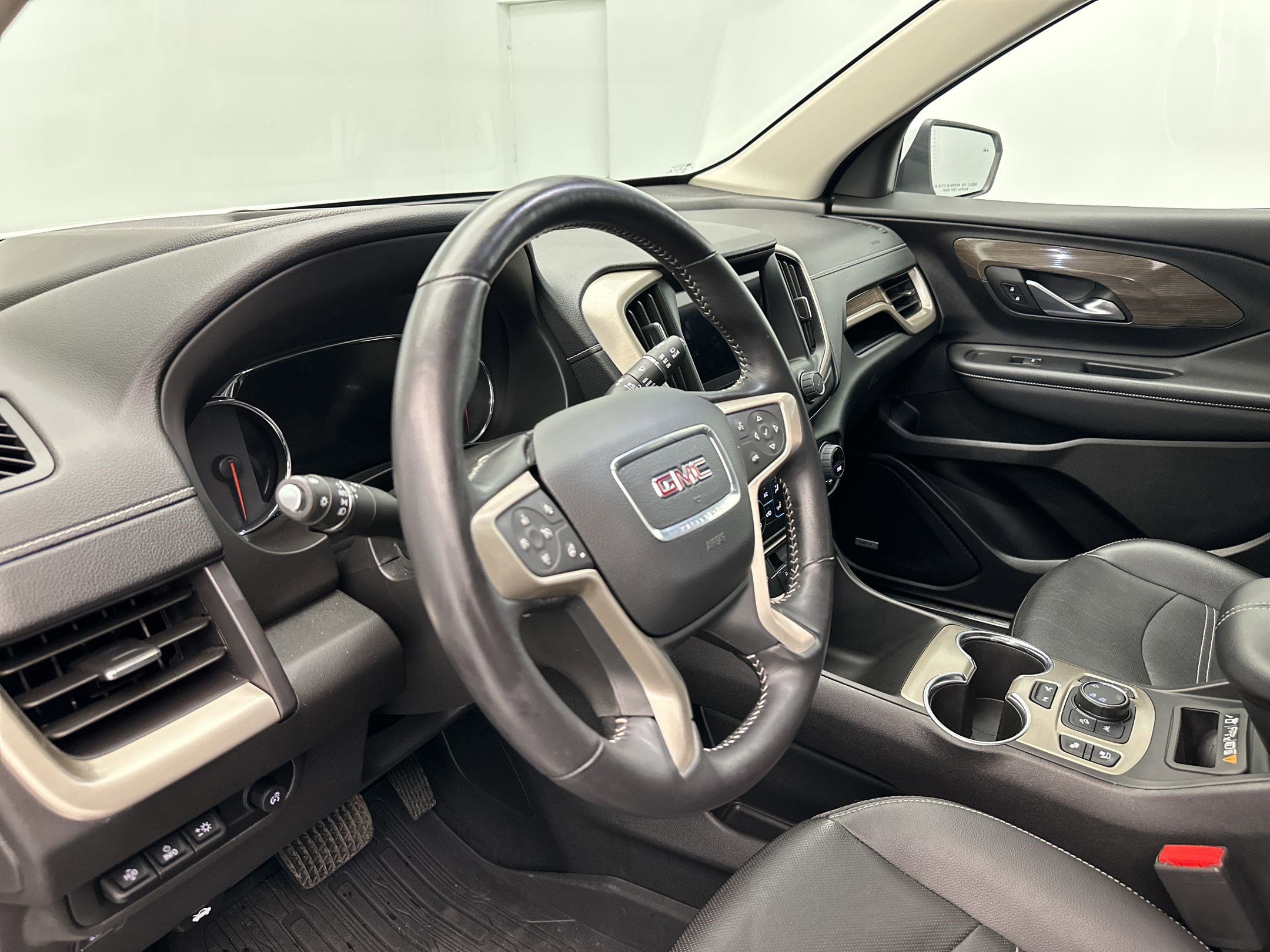 Certified 2022 GMC Terrain Denali w/ Denali Premium Package AWD/4WD image 4