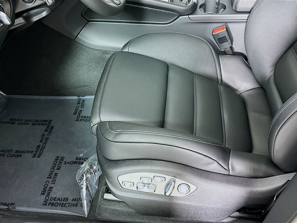 New 2025 Porsche Macan Turbo image 22