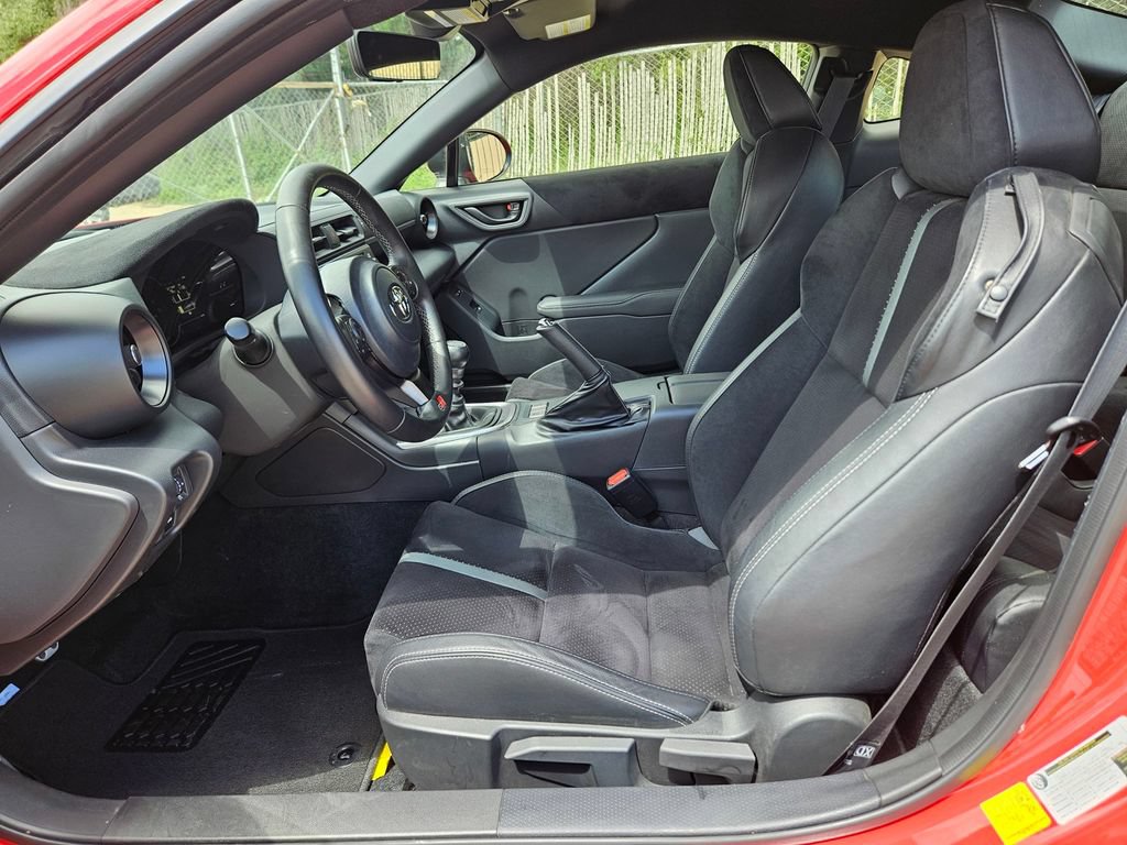 Used 2025 Toyota GR86 Premium w/ Performance Package RWD image 16