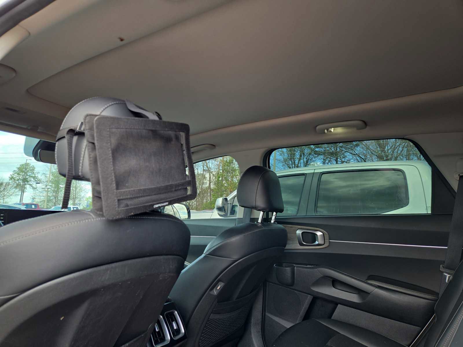 Used 2022 Kia Sorento EX w/ Panoramic Sunroof Package FWD image 6