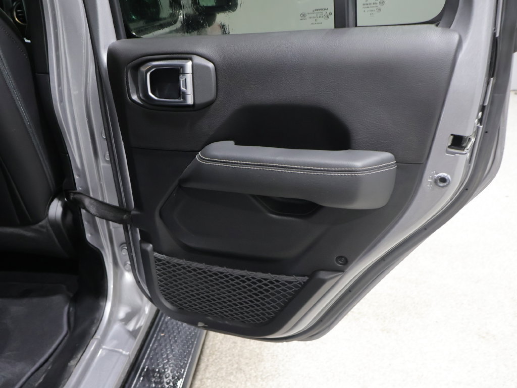 Certified 2020 Jeep Gladiator Overland AWD/4WD image 19