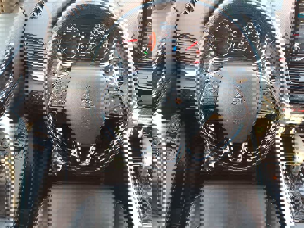 Used 2023 Mitsubishi Eclipse Cross SEL image 6