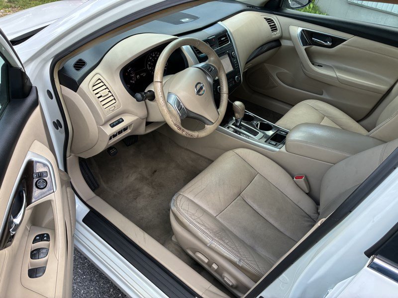Used 2013 Nissan Altima 2.5 SL w/ Technology Pkg FWD image 7