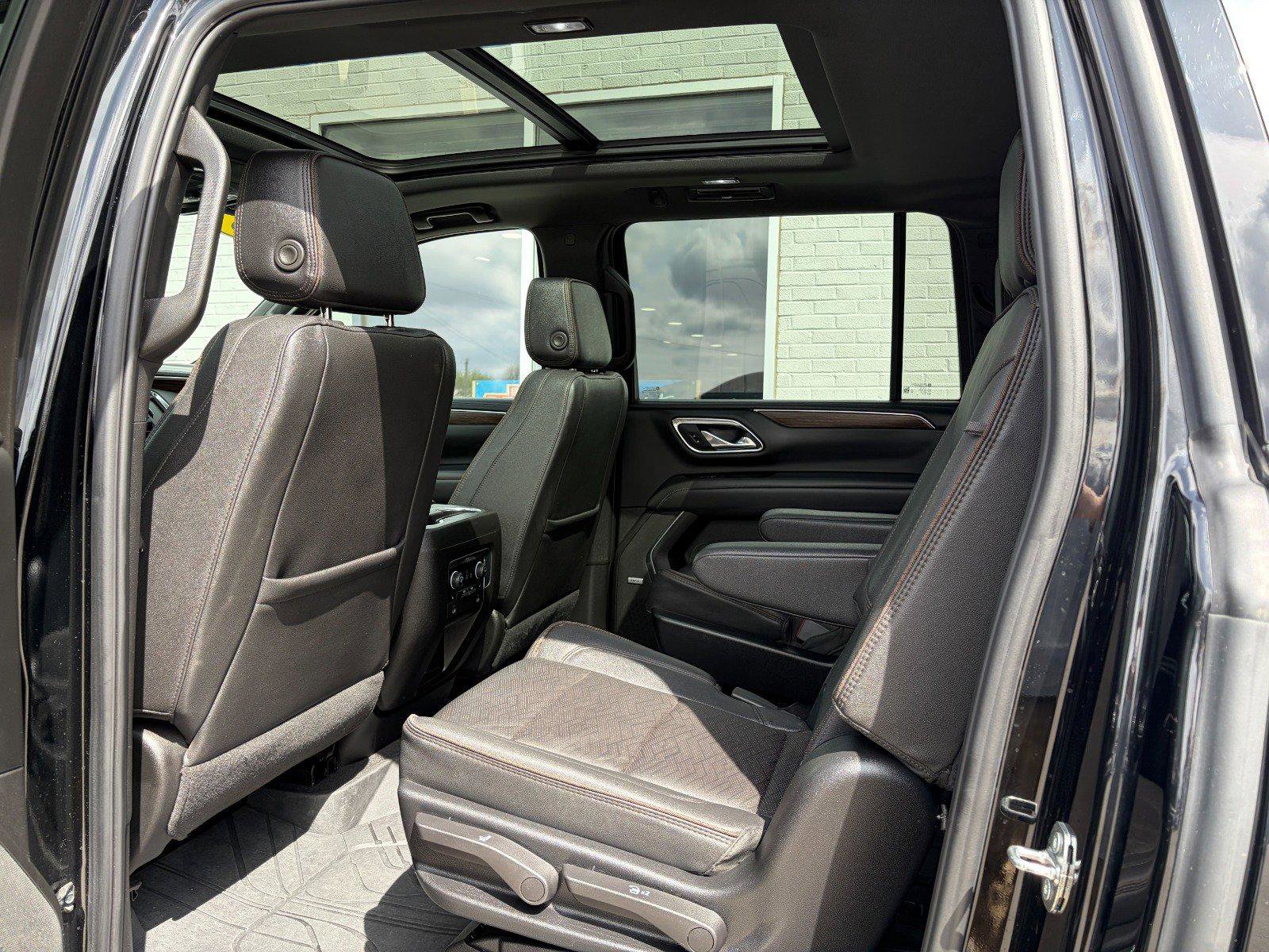 Used 2023 Chevrolet Suburban High Country AWD/4WD image 22