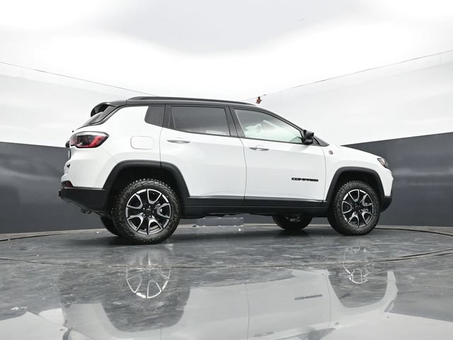New 2026 Jeep Compass Trailhawk w/ Sun, Sound & Navigation Group AWD/4WD image 61