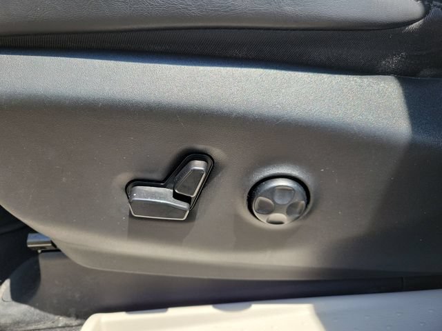 Used 2023 Chrysler Pacifica Touring-L FWD image 27