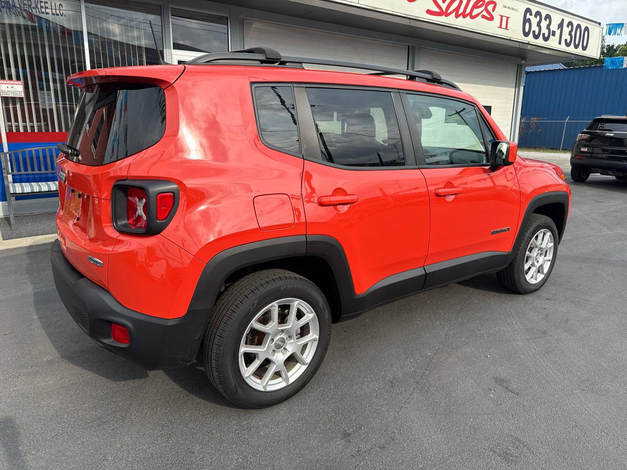 Used 2021 Jeep Renegade Latitude w/ Sun & Sound Group AWD/4WD image 3