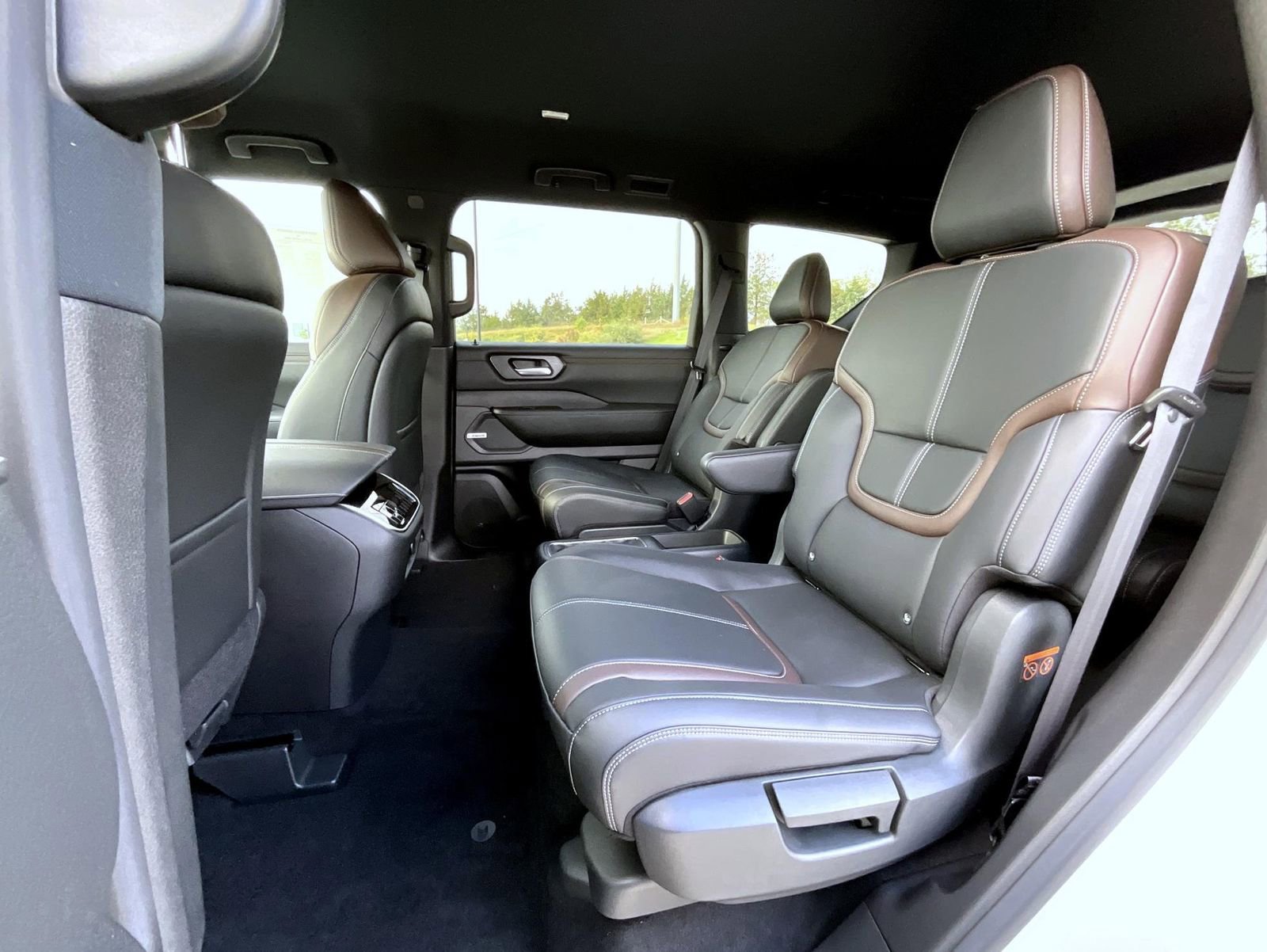 New 2026 Nissan Armada SL w/ Captain's Chari Seat Package image 12