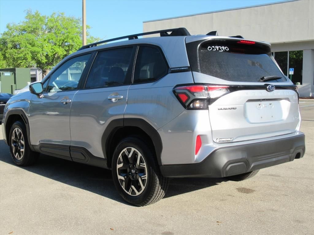 Used 2025 Subaru Forester Premium image 5