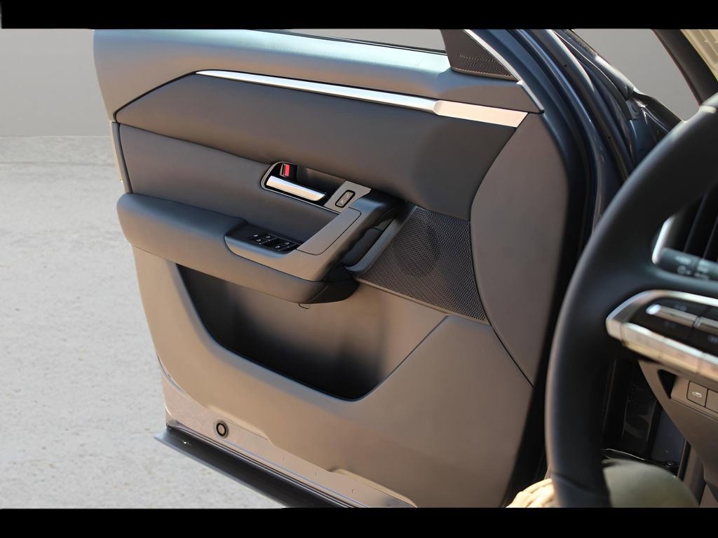 Used 2025 MAZDA CX-50 AWD 2.5 S w/ Preferred Package image 19