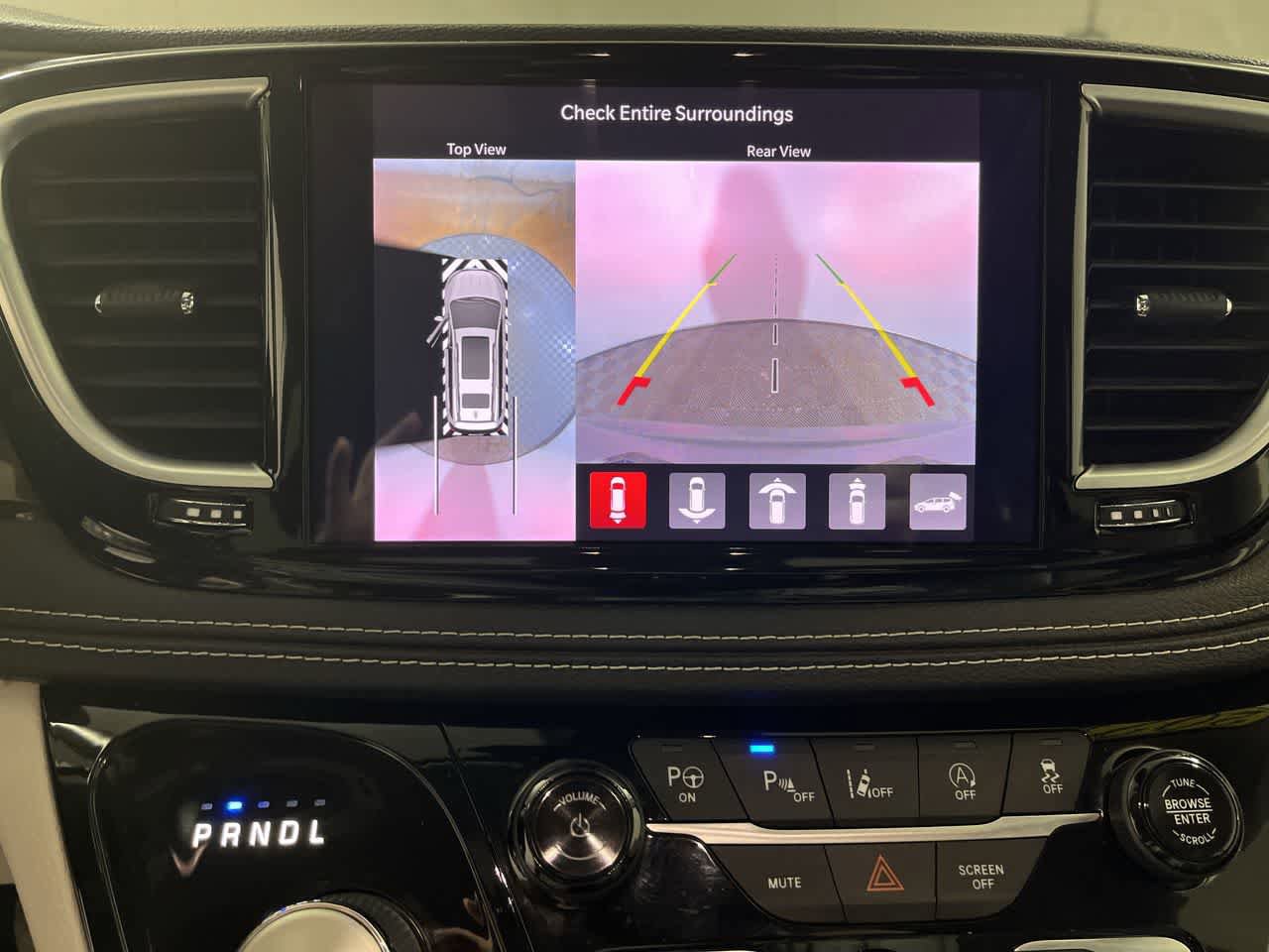 Used 2022 Chrysler Pacifica Limited FWD image 19