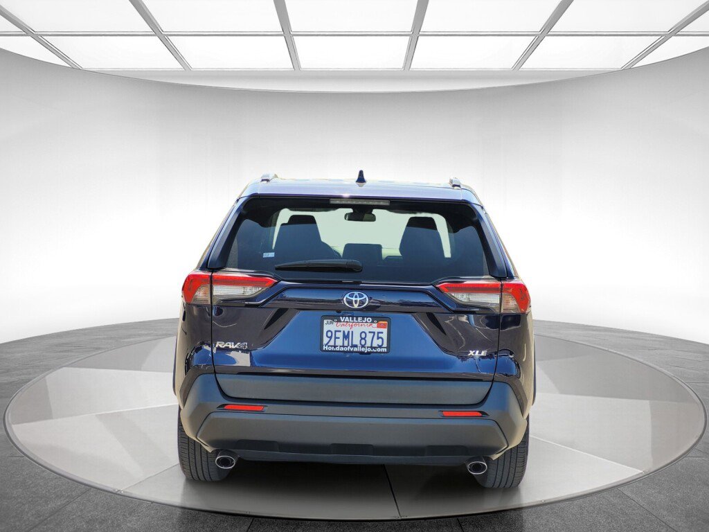 Used 2020 Toyota RAV4 XLE w/ Convenience Package image 4