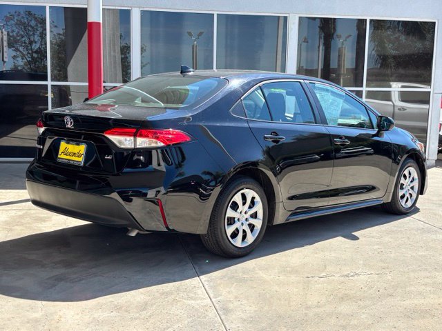 Used 2025 Toyota Corolla LE FWD image 3