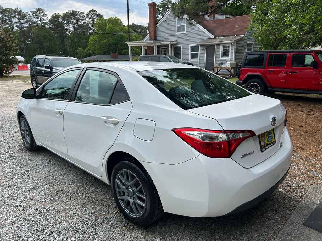 Used 2016 Toyota Corolla LE FWD image 4