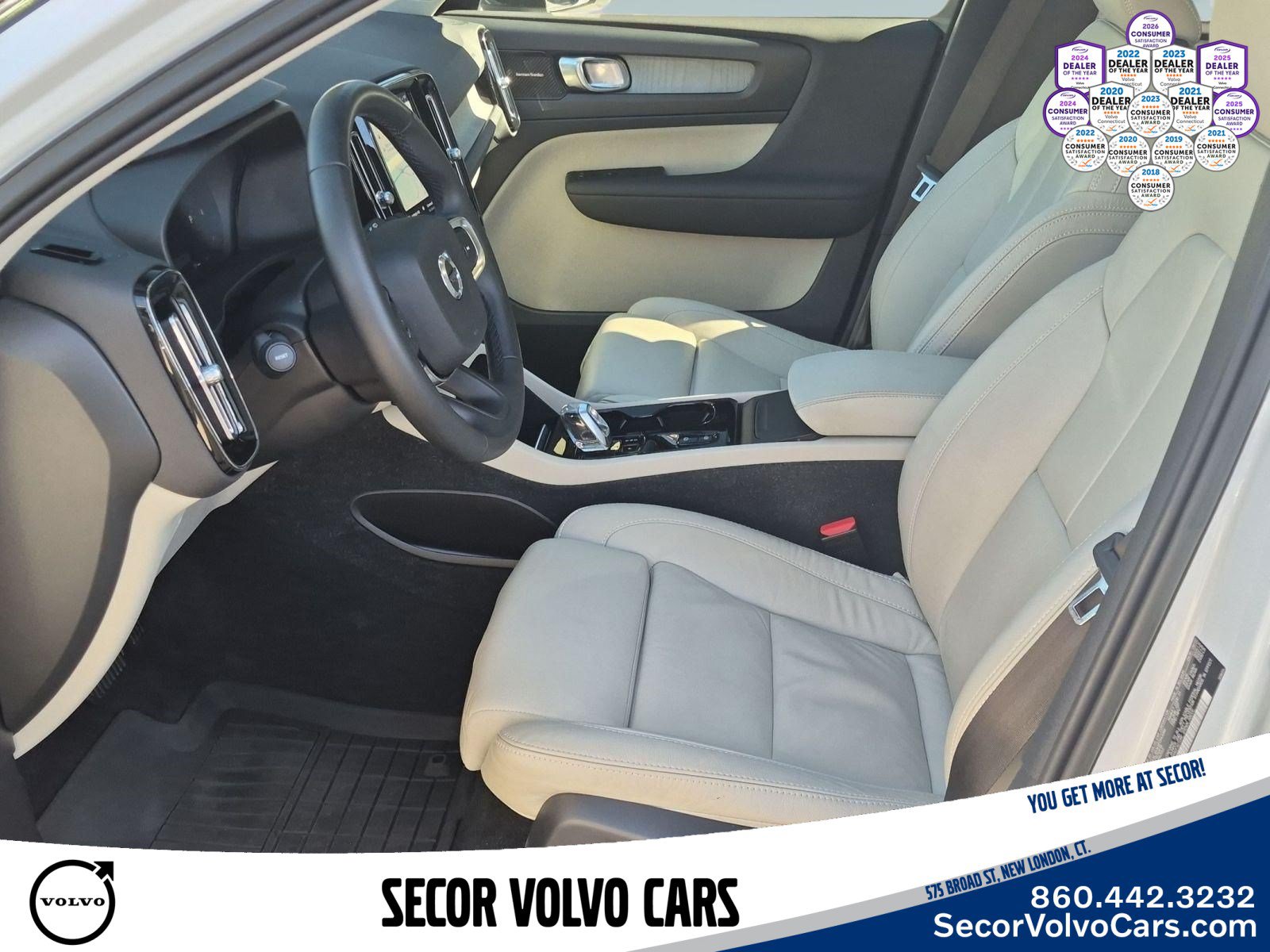 Used 2023 Volvo XC40 B5 Plus w/ Driver Assist Package AWD/4WD image 18
