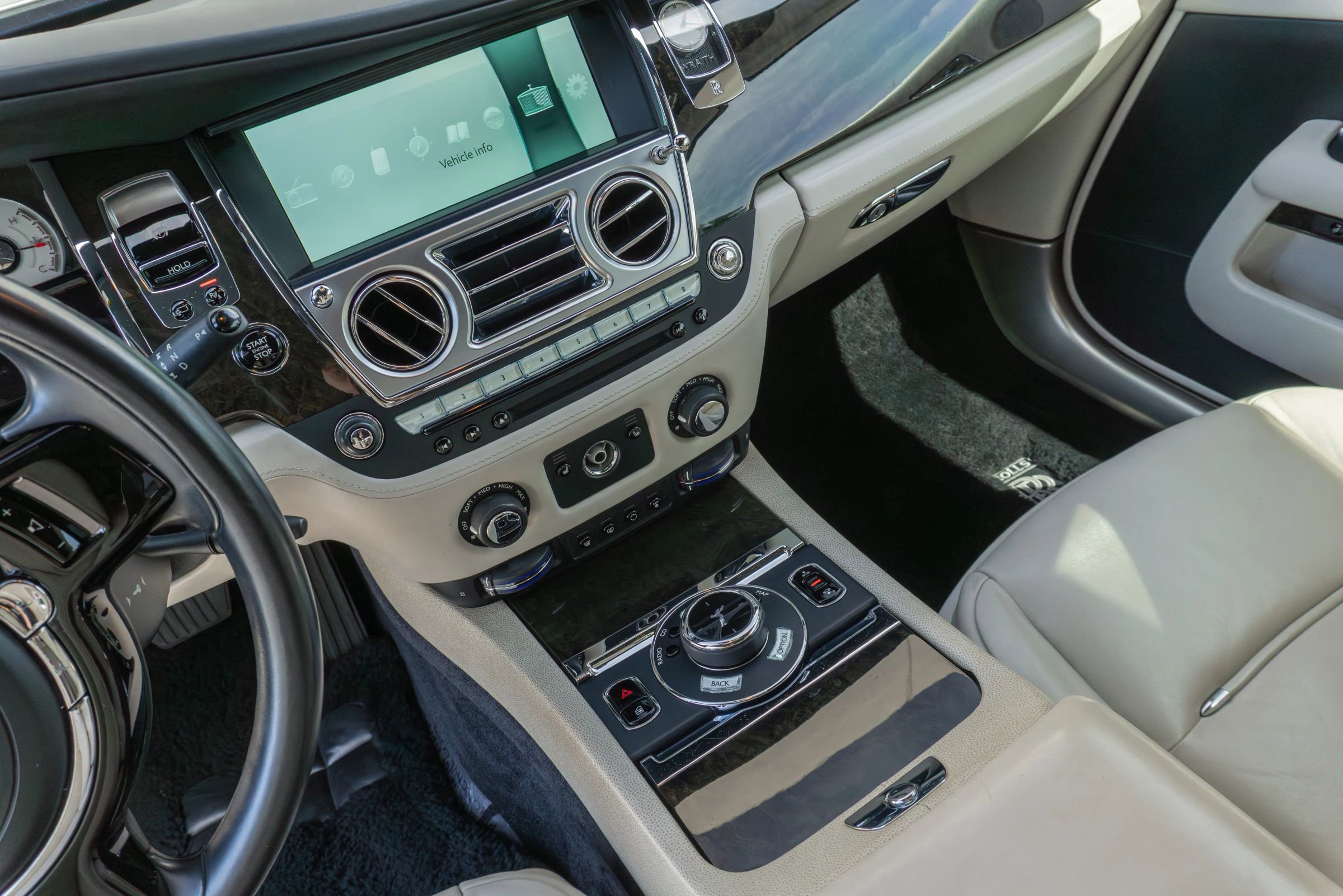 Used 2016 Rolls-Royce Wraith RWD image 16