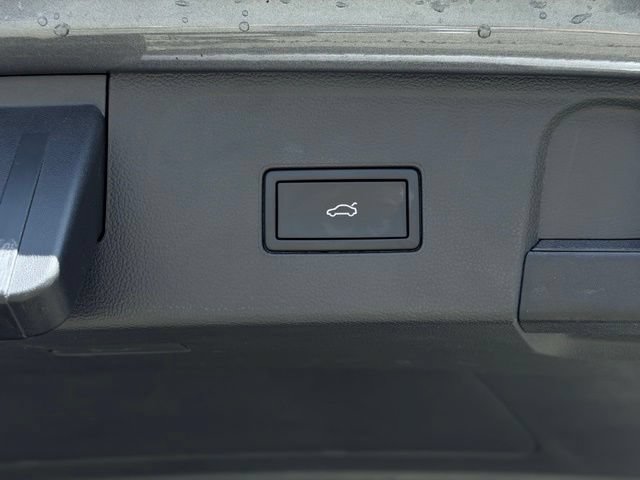 Used 2025 Volkswagen Atlas SE AWD/4WD image 12