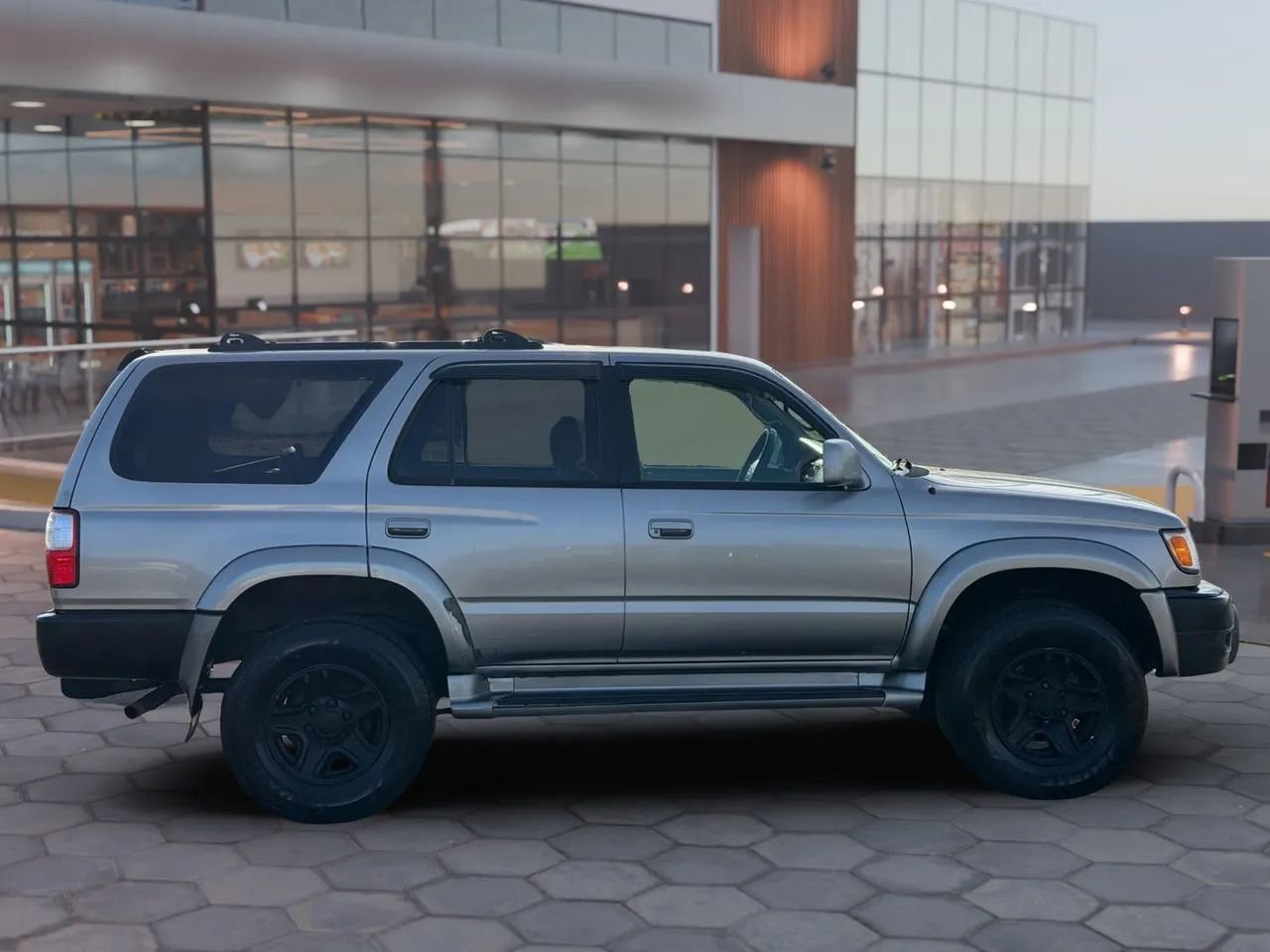 Used 2002 Toyota 4Runner SR5 image 9